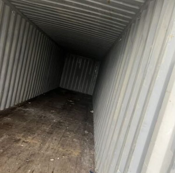 40 ft use shipping container wind and watertight 3 available 40 ft use shipping container wind and watertight 3 available